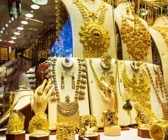تراجع الدولار يدعم الذهب في قطر.. كم سجل عيار 24 اليوم؟